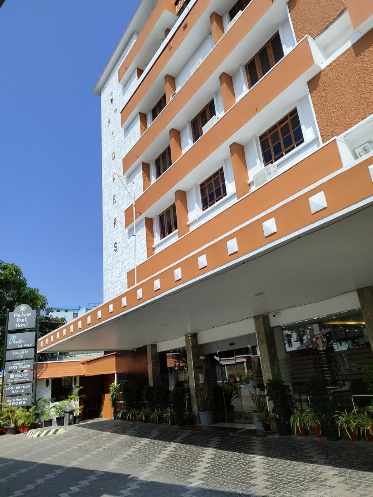 Paulson Park Hotel Kochi Extérieur photo