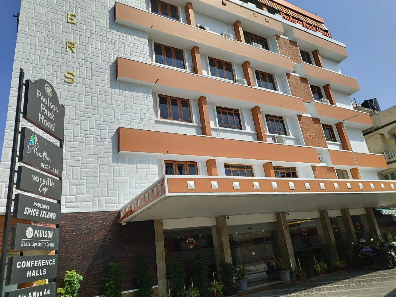 Paulson Park Hotel Kochi Extérieur photo